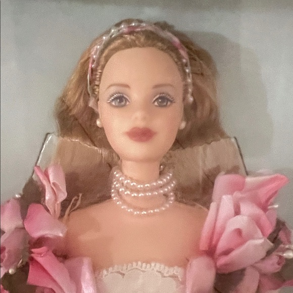 Rose Barbie – Collector Edition – First in Series – Garden of Flowers – NRFB - Picture 2 of 9
